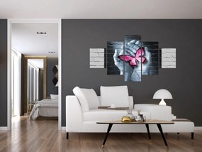 Obraz - Różowy motyl w ścianie (125x70 cm)