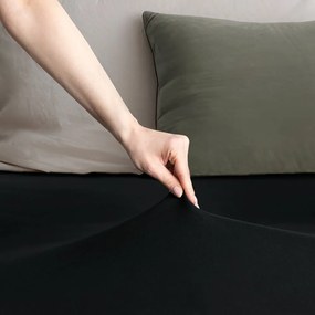 Czarne dżersejowe prześcieradło z gumką 220x200 cm Amber – Restilo
