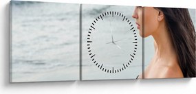 Obraz kobiety na plaży (z zegarem) (90x30 cm)