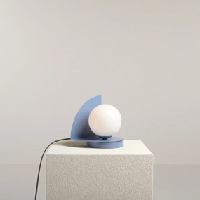 Niebieska lampka stołowa Loop z kulistym kloszem
