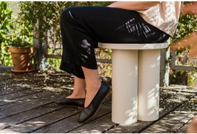 Beżowy stołek Oly – noo.ma