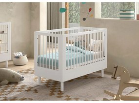 Białe łóżeczko z litego drewna bukowego z regulowaną wysokością 60x120 cm Forrest – Vipack