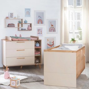 Kremowa/w naturalnym kolorze komoda dziecięca w dekorze dębu z przewijakiem 117x103x78 cm Jil – Roba