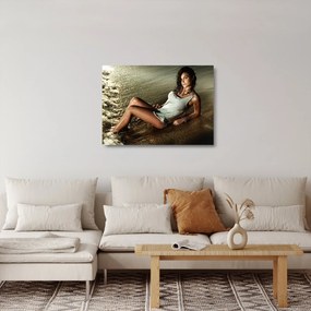 Obraz na szkle - kobieta na plaży (70x50 cm)