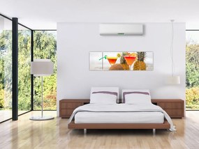 Obraz ananasów i szklanek na plaży (170x50 cm)