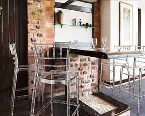 Hoker restauracyjny Chiavari Bar 75 z wysokim oparciem