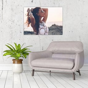 Obraz na szkle kobiety na plaży (70x50 cm)