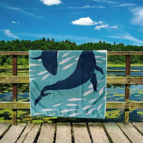 Niebieski ręcznik plażowy 90x180 cm Dolphin – DecoKing