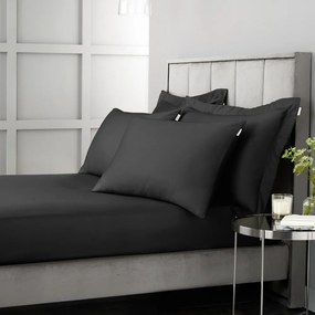 Czarne prześcieradło z satyny bawełnianej z gumką 135x190 cm Cotton Sateen – Bianca