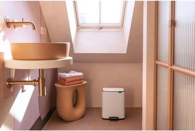 Biały stalowy kosz na śmieci z pedałem 12 l Bo – Brabantia