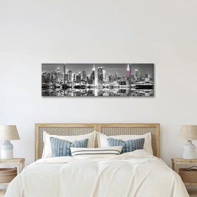 Obraz - Nowy Jork i fioletowy wieżowiec (170x50 cm)