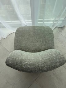 ASTER kompaktowy fotel w stonowanej zieleni na drewnianych nogach