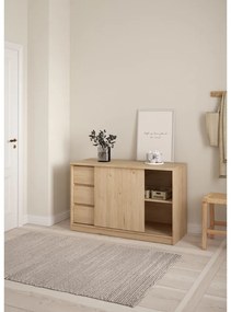 Komoda w dekorze dębu z drzwiami przesuwnymi w naturalnym kolorze 119x76x50 cm Naia – Tvilum