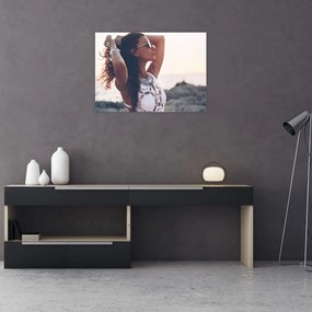 Obraz na szkle kobiety na plaży (70x50 cm)