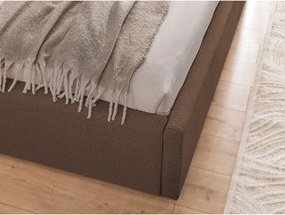 Brązowe tapicerowane łóżko dwuosobowe ze schowkiem i stelażem 180x200 cm Cille – Ropez