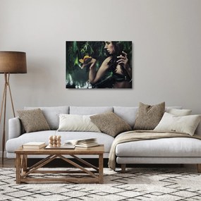 Obraz na szkle pełnej wdzięku kobiety z motylem (70x50 cm)