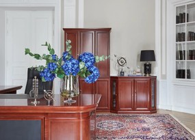 Elegancka komoda barek Diamante, boczne drzwi przeszklone, przednie zabudowane. Komoda fornirowana, pięknie wykonana, w zabudowanej części zmieści się mała lodówka.