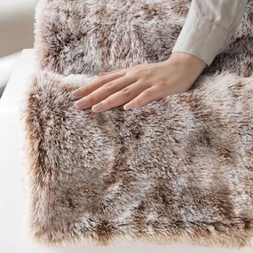 Brązowy koc ze sztucznego futra 180x220 cm Antartic – douceur d'intérieur