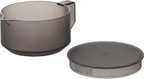 Czarny plastikowy dzbanek do herbaty z sitkiem 600 ml Tower – YAMAZAKI