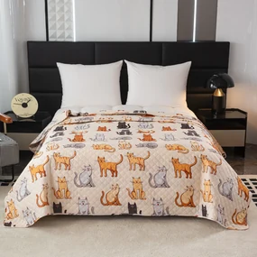 Narzuta na łóżko ze wzorem COLORED CATS kremowa Rozmiar: 170 x 210 cm