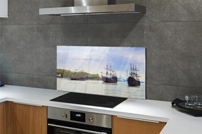 Szkło do Kuchni na Ścianę Statki pod Niebem pełnym Chmur