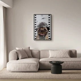 Plakat Mops w czapce 40x60 cm z ramą czarną bez marginesu ARTGEIST B