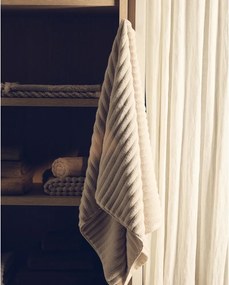 Beżowy bawełniany ręcznik kąpielowy frotte 70x140 cm Navira – Kave Home