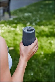 Ciemnoszary szklany kubek podróżny 340 ml – Black + Blum