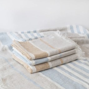 Niebieski lniany koc plażowy 140x170 cm Allure Stripe – Linen Tales