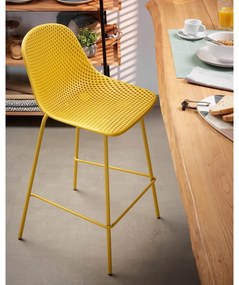 Metalowy/plastikowy hoker ogrodowy w kolorze ochry Quinby – Kave Home