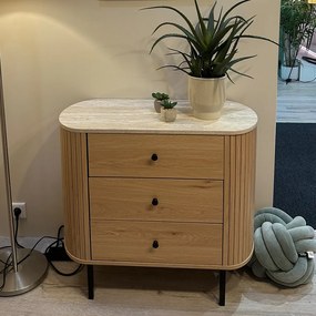 Owalna komoda z szufladami ryflowana Fabia 80 cm, dąb/trawertyn