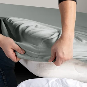 Jasnoszare dżersejowe prześcieradło z gumką 90x200 cm Amber – Restilo
