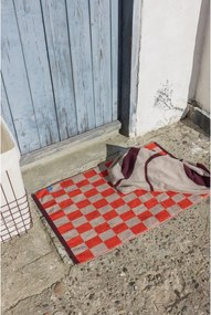 Pomarańczowo-beżowy dywanik łazienkowy pod prysznic z bio bawełny 50x80 cm Retro – Mette Ditmer Denmark