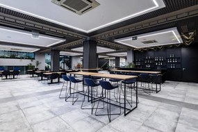 Wysoki stół z blatem z litego drewna Bar