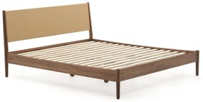 Ciemnobrązowe łóżko dwuosobowe z litego drewna orzechowego ze stelażem 180x200 cm Elan – Kave Home