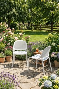 Białe ażurowe krzesło sztaplowane E4-P37