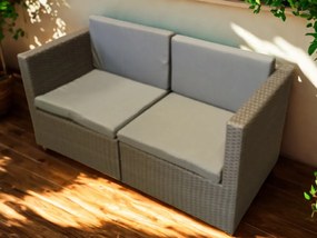 Mała sofa balkonowa z szarego technorattanu