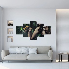 Obraz pełnej wdzięku kobiety z motylem (125x70 cm)