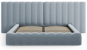 Jasnoniebieskie tapicerowane łóżko dwuosobowe ze schowkiem i stelażem 180x200 cm Gina – Milo Casa