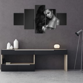 Obraz - Czarno - biały portret uwodzicielskiej kobiety (125x70 cm)