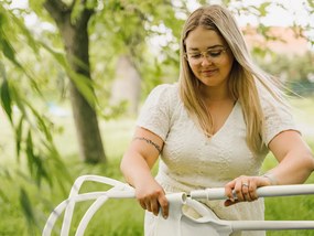 Żółte plastikowe krzesło KATO
