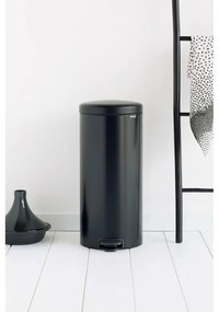 Stalowy kosz na śmieci z pedałem w kolorze matowej czerni 30 l NewIcon – Brabantia