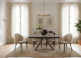 Stylowe krzesło Siena tapicerowane miękką tkaniną w odcieniu beżowym. Miękkie siedzisko, zaokrąglone oparcie i metalowe nogi łączą nowoczesny wygląd z wyjątkowym komfortem.