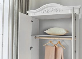 Biała szafa na ubrania dwudrzwiowa Bianca. Szafa w angielskim stylu, szafa do sypialni. Wymiary 107x60x227 cm. Frezowane fronty, ozdobny gzyms. Białe meble Victoria.