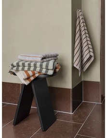 Zielony ręcznik kąpielowy z bawełny organicznej frotte 70x140 cm Arto – Blomus