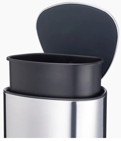 Plastikowy kosz na śmieci z pedałem w kolorze srebra 5 l Luxe – Joseph Joseph