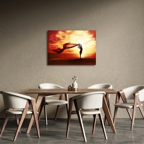 Obraz - Sylwetka kobiety o zachodzie słońca (70x50 cm)