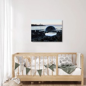 Obraz na szkle szklanej kuli na skale (70x50 cm)