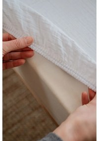Białe prześcieradło dziecięce do łóżeczka muślinowe z gumką 60x120 cm Burumcuk – Mijolnir