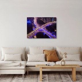 Obraz na szkle dużego skrzyżowania w nocy (70x50 cm)